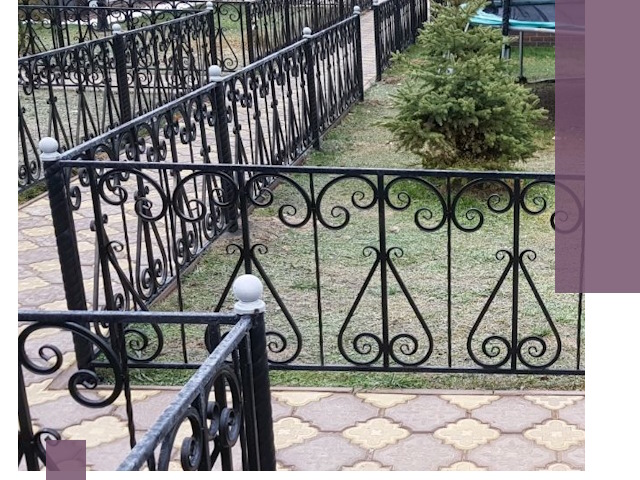 Кованые газонные ограждения под ключ в Касимах